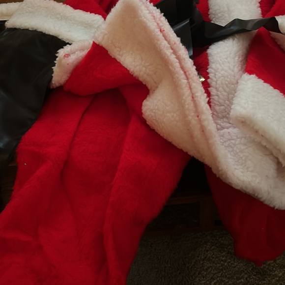 Cool Santa Suit! - Picture 4 of 7